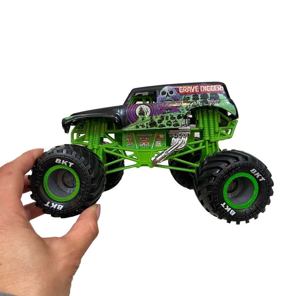 Monster Jam, Official Grave Digger Monster Truck, Die-Cast‎ Vehicle, 1:24 Scale